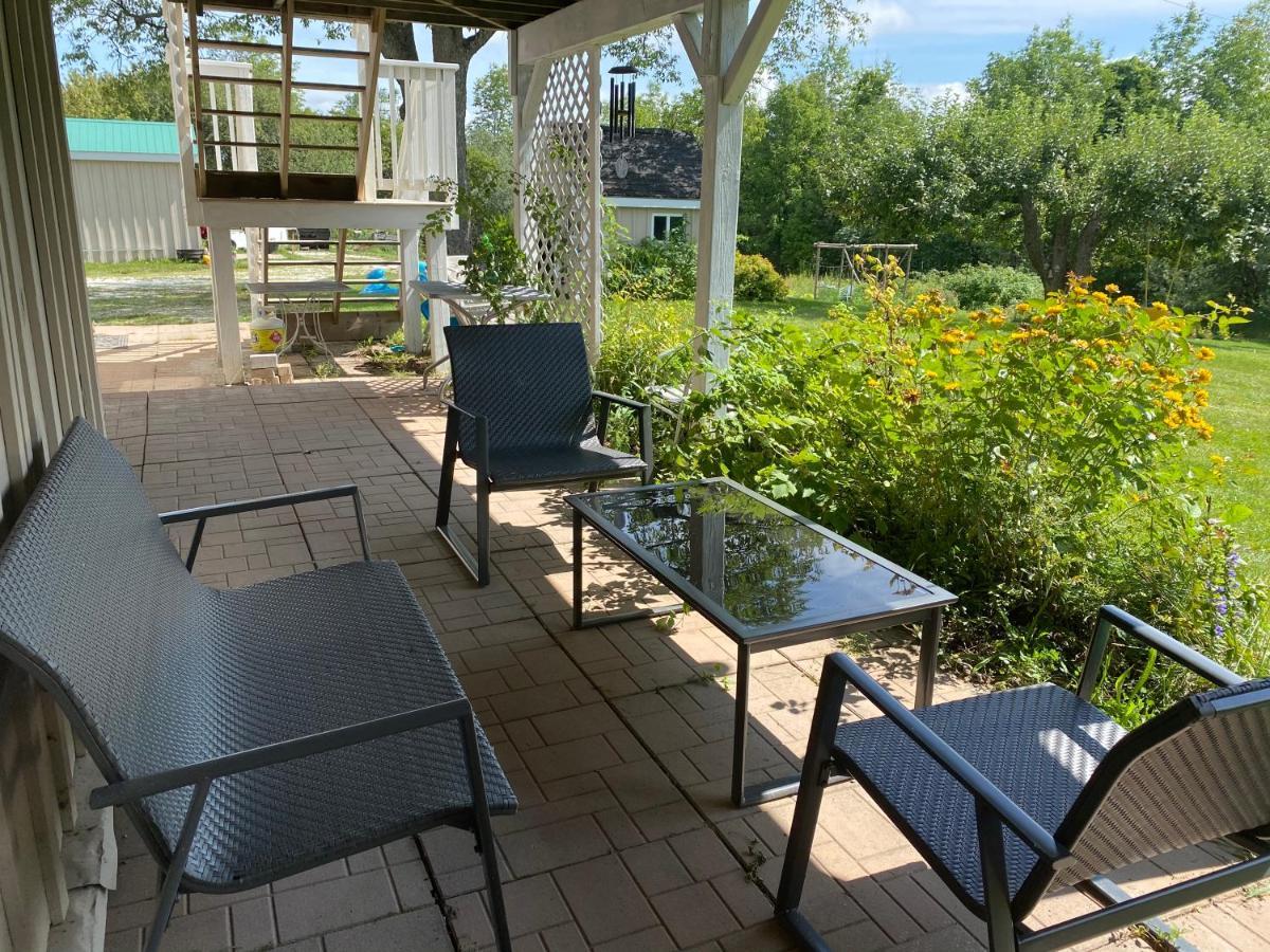 The Glen Huron Inn Duntroon Bagian luar foto