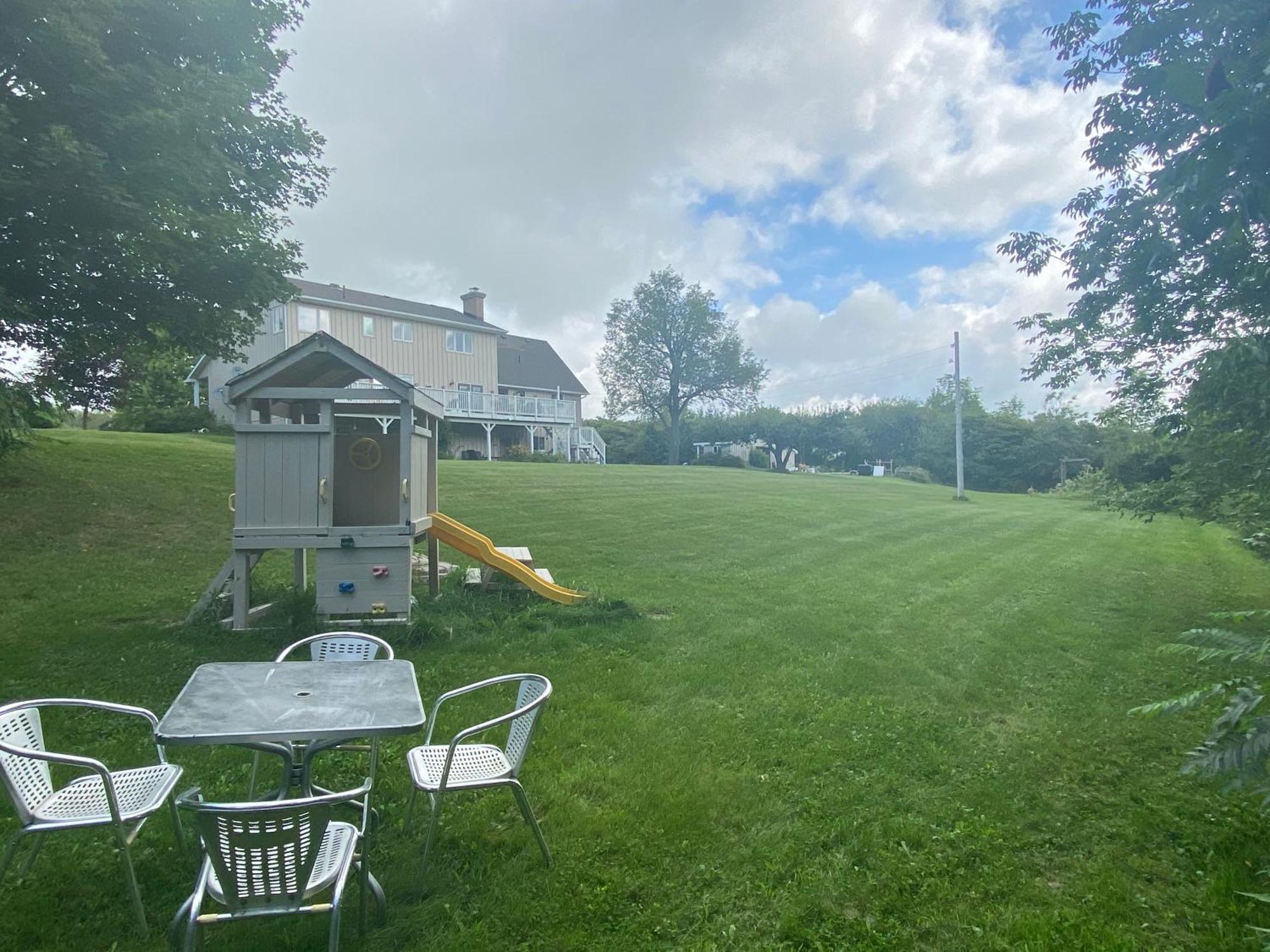The Glen Huron Inn Duntroon Bagian luar foto